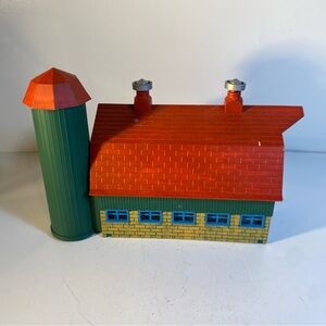 Vintage O Scale Plasticville Green Red Barn with Silo